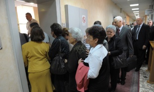 01-lovas,-ljudi-ispred-sudn_