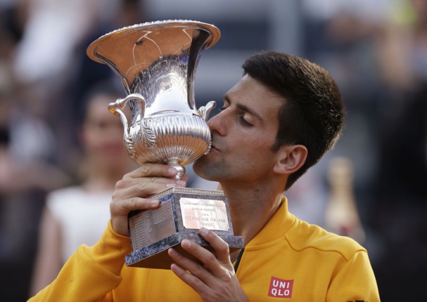 nole-sa-peharom nole-sa-peharom