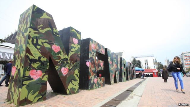 spomenik pristina